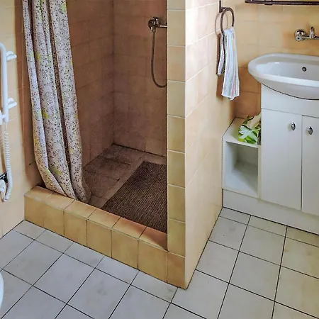 2 Bedroom Cozy In Feriehus Klebowo